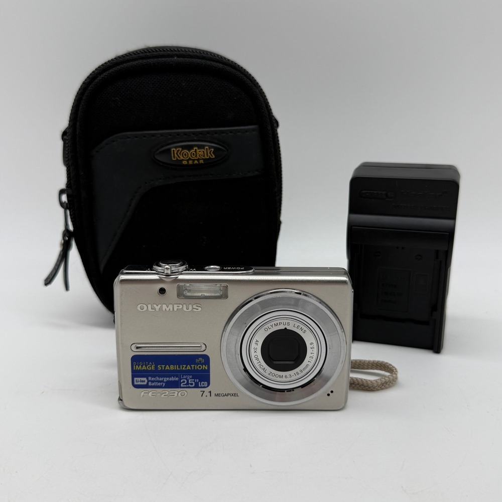 Olympus FE-230 Digital Camera 7.1MP Bundle with Case Battery and Charger TESTED